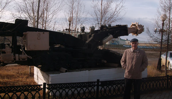 г. Мирный. Копейский конструктор С.К.Калашников ashdvcdsjch.jpg