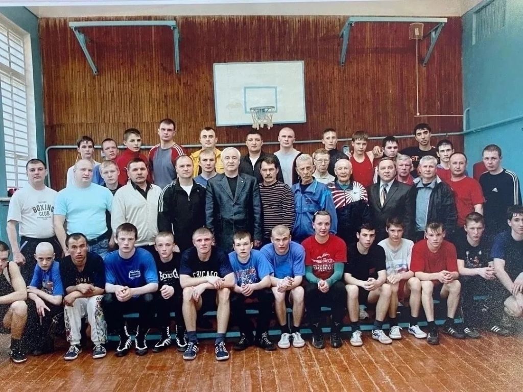 Подготовка к турниру памяти Хохрякова, 2012 год.jpg Подготовка к турниру памяти Хохрякова, 2012 год.jpg