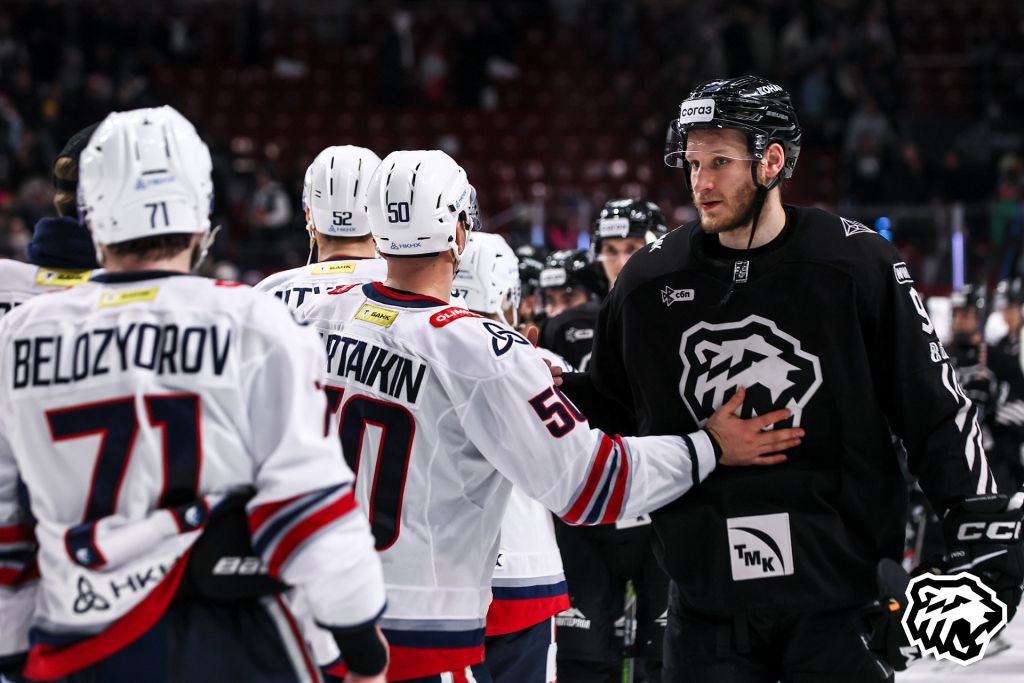 Нефтехимик и Егор Коршков.jpg Нефтехимик и Егор Коршков.jpg