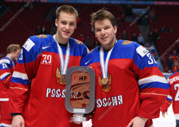 Григорий Дронов и Илья Самсонов на молодёжном Чемпионате мира.jpg Григорий Дронов и Илья Самсонов на молодёжном Чемпионате мира.jpg