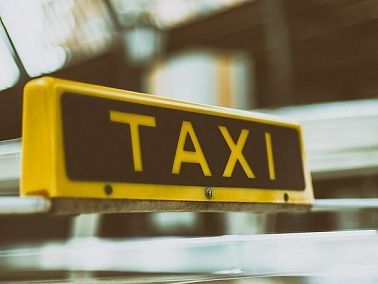Школьница из Копейска пожаловалась на приставания таксиста