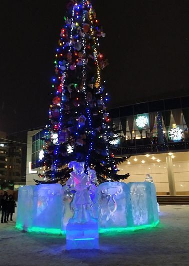 Впервые в Копейске! А вы уже сфотографировали ледовый городок с подсветкой?