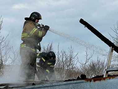 Сотрудники Копейского пожарно‑спасательного гарнизона ликвидировали более 60 пожаров за неделю