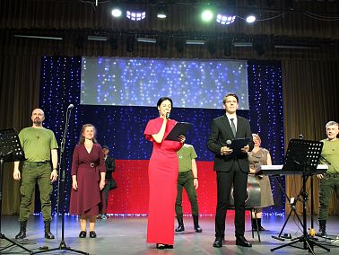 В Копейске прошел благотворительный концерт Юлии Ваченковой и группы "ZOV" из Бердянска