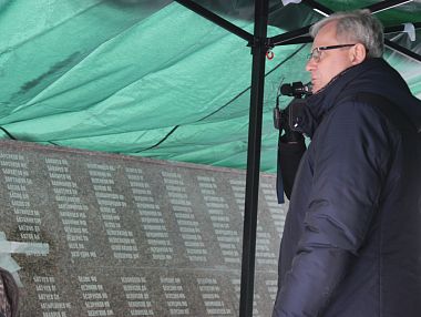 В Копейске продолжается обновление памятника «Книга памяти»