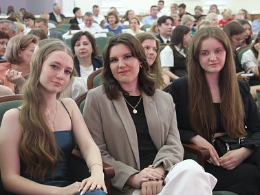 В Копейске чествовали лучших выпускников 2025 года