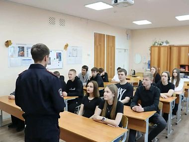 Не просто кино: в школе № 1 Копейска поговорили о самом важном