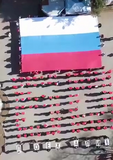 В парке Гагарина в честь Дня космонавтики прошел массовый флешмоб
