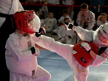 Тепло в Копейск привезли сочинские каратистки