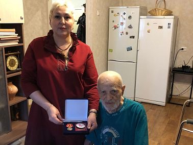 В Копейске поздравили ветерана Великой Отечественной войны