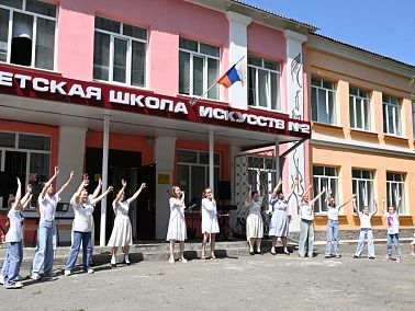 Копейская «художка» славила Россию в песнях и танцах