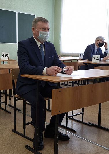 Глава Копейска и его заместители сдали ЕГЭ