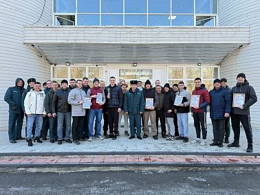 Копейские пожарные поборолись за победу в бассейне