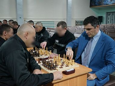 В Копейске разыграли шахматные партии в колонии