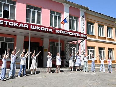 Копейская «художка» славила Россию в песнях и танцах