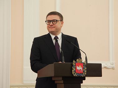 Губернатор Алексей Текслер поздравил южноуральцев с Днём строителя