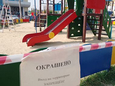 В Копейске активно ведется ремонт детских площадок