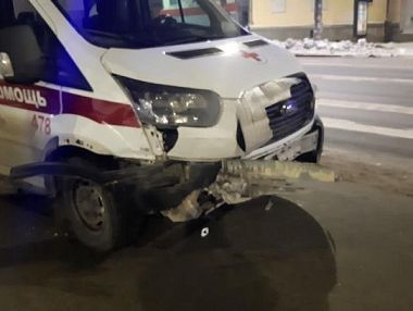 В Челябинске при аварии со скорой помощью пострадали три человека