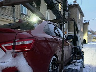Судебные приставы Копейска изъяли автомобиль у должника с многотысячными долгами