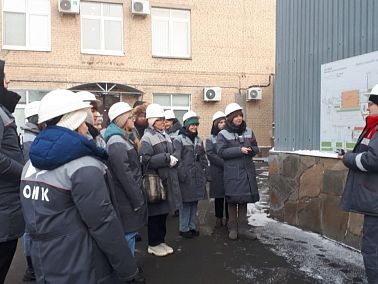 Студенты ЧелГУ и их преподаватели побывали на заводе «ОМК Трубодеталь»
