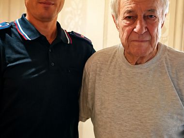 В Копейске поздравили ветерана милиции с 80‑летием