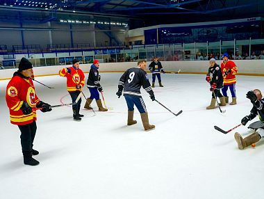 В Челябинске прошёл двенадцатый турнир по хоккею в валенках "Играй по-нашему!"