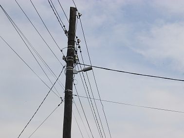 В Копейске продолжают установку и ремонт уличных светильников