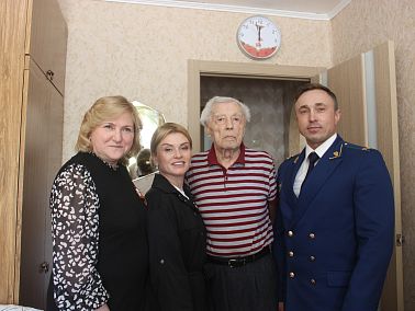 Глава Копейска поздравила ветеранов с предстоящим Днём Победы