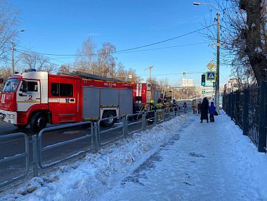 В Челябинске из-за пожара эвакуировали 400 человек из гимназии