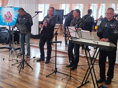 В Копейске прошёл первый городской фестиваль солдатской песни «Поднебесье»
