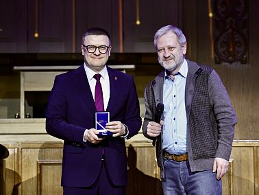 Алексей Текслер удостоен знака отличия за поддержку прессы