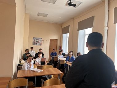 Сотрудники полиции Копейска проводят антинаркотические беседы с школьниками в рамках акции «Чистое поколение – 2026»