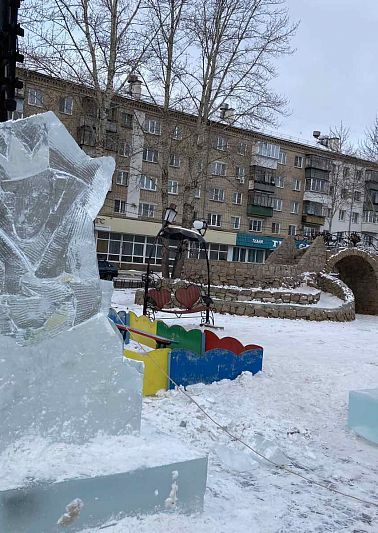 В Копейске возводят ледовый городок