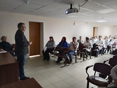 Копейские медики выступили на ярмарке вакансий