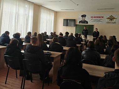 В Копейске студентов колледжа погрузили в тонкости службы в колониях