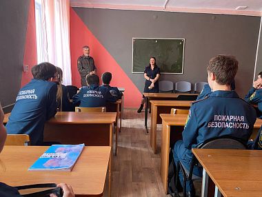 В Копейске полицейские провели профилактическую встречу со студентами группы «Пожарная безопасность»