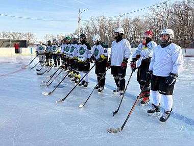 В Копейске состоялся хоккейный матч памяти Анны Викалюк
