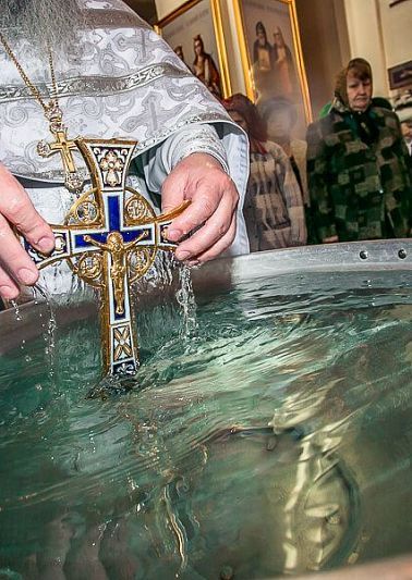 Настоятель копейского храма рассказал, что можно и нельзя делать в Крещение