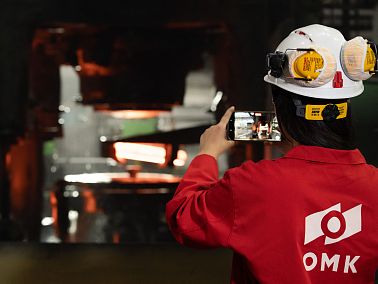 Школьники приходят на завод ОМК в Челябинске для знакомства с профессиями