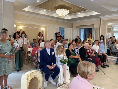 Светлана Логанова поздравила семьи-долгожители с праздником