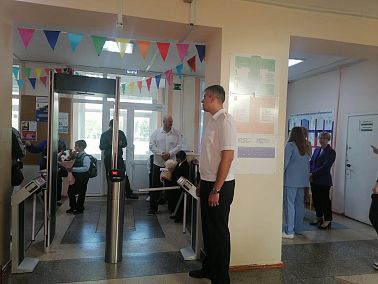Полицейские Копейска обеспечили безопасность в День знаний