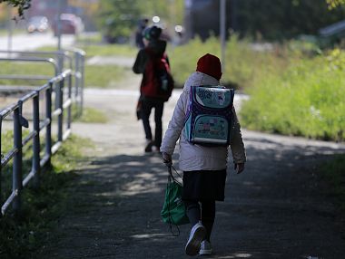 СФР выплачивает пособие по уходу за ребенком работающим отцам