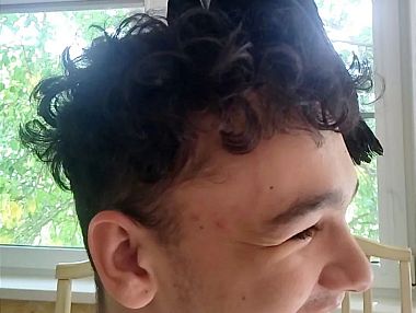 Грач Кукарача завёл себе людей