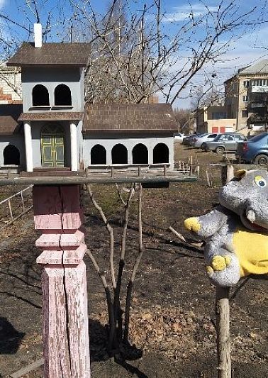 В копейском дворе появились альпийская горка и китайская пагода