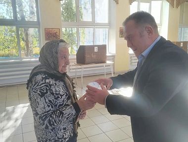 Старейшие жители Копейска проголосовали на выборах в Госдуму