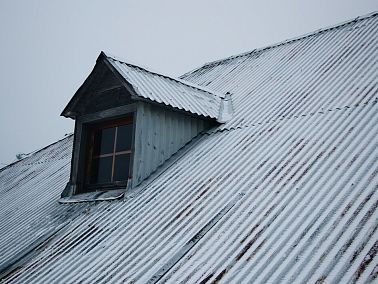 Крышу дома на улице Пузанова восстановили