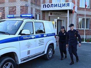 В патрульно-постовой и девушки служат