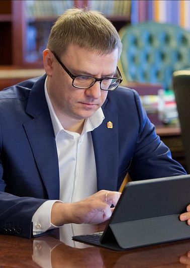 Текслер объяснил, почему читает комментарии жителей в Инстаграме только ночью