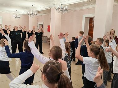 Юные копейчане вспомнили стихи Агнии Барто на праздничной встрече