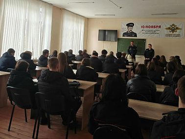 В Копейске студентов колледжа погрузили в тонкости службы в колониях